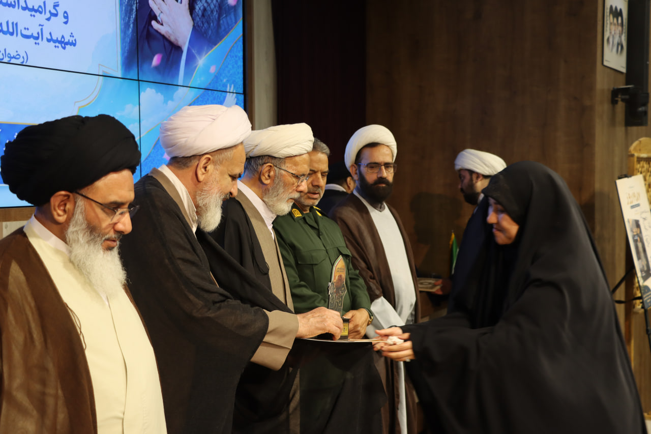 اختتامیه استانی سومین دوره جشنواره پرچمداران انقلاب اسلامی ، دفاع مقدس و مقاومت (تجلیل از برگزیدگان جشنواره)