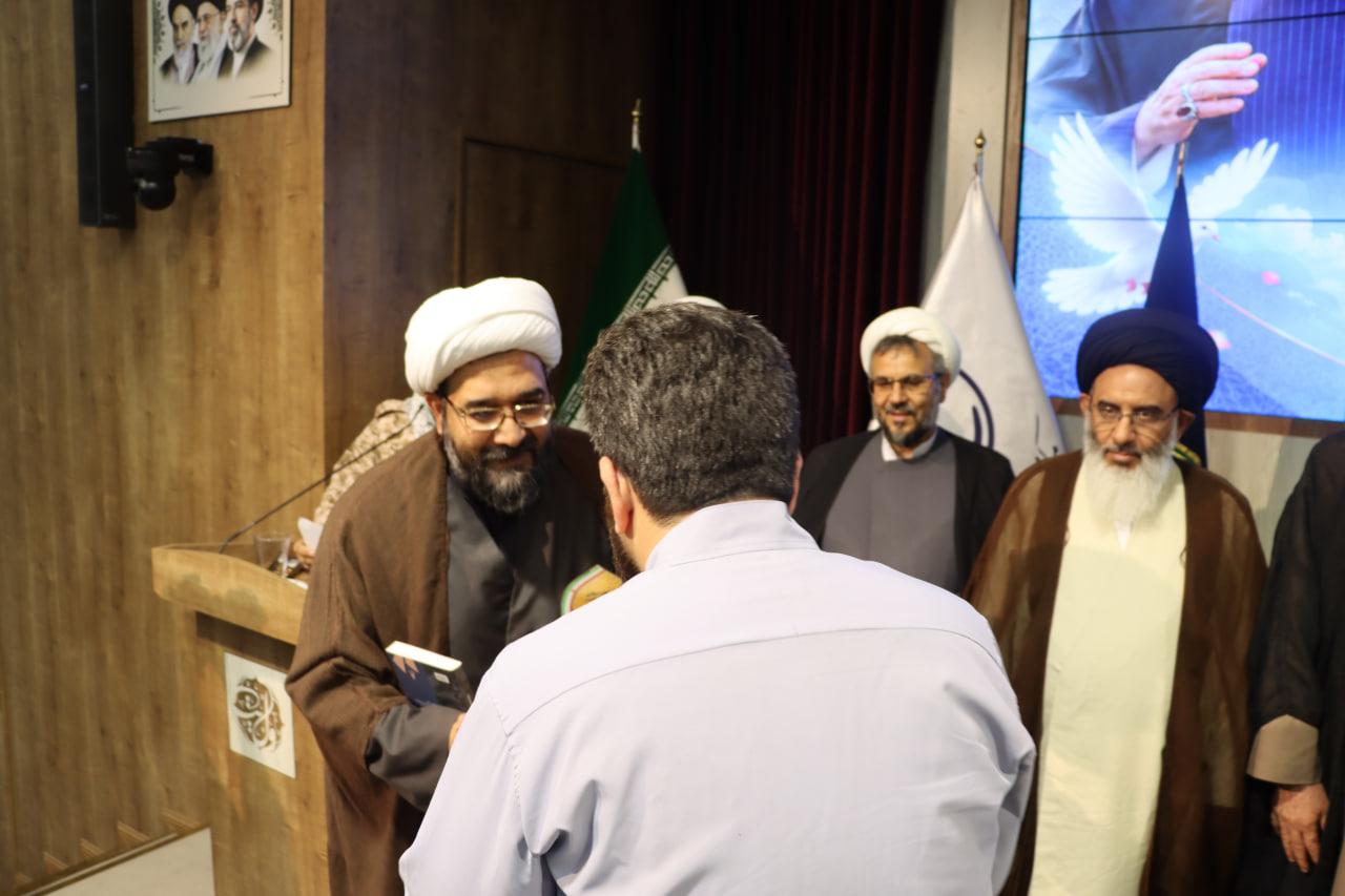 اختتامیه استانی سومین دوره جشنواره پرچمداران انقلاب اسلامی ، دفاع مقدس و مقاومت (تجلیل از برگزیدگان جشنواره)
